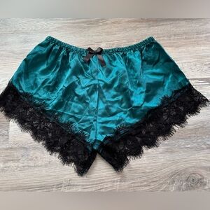 Emerald pajama shorts with black lace, size L. New. Smoke-free home.